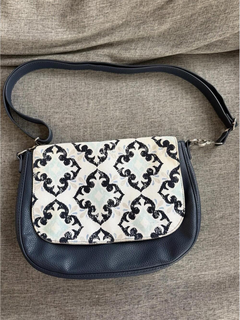 Thirty One Studio Classic Convertible Pebbled Crossbody With Fab Flourish Flap